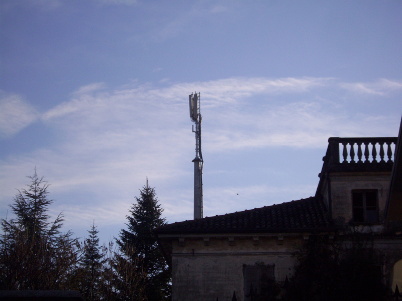 ANTENNA TELEFONICA (click to enlarge)
